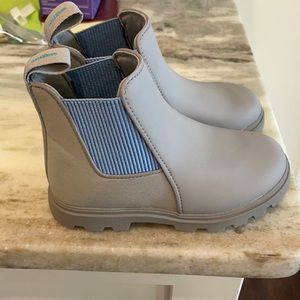 NWOT Natives Kensington Boots